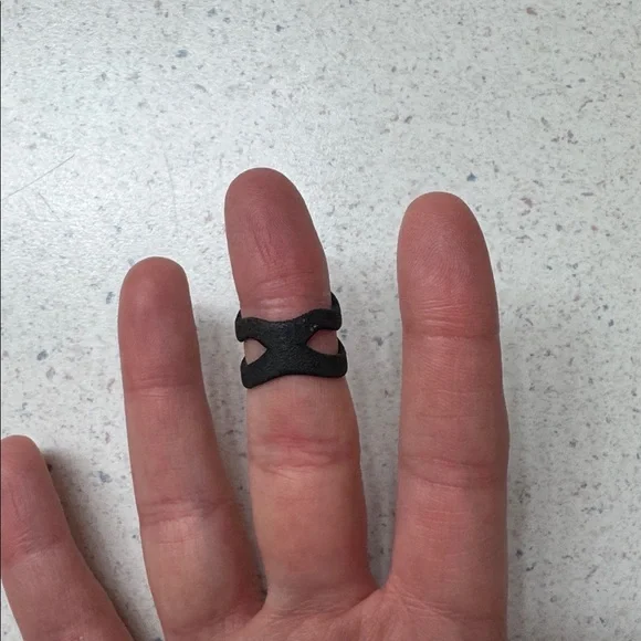 Rogue + Wolf Midi Ring - Picture 3 of 5